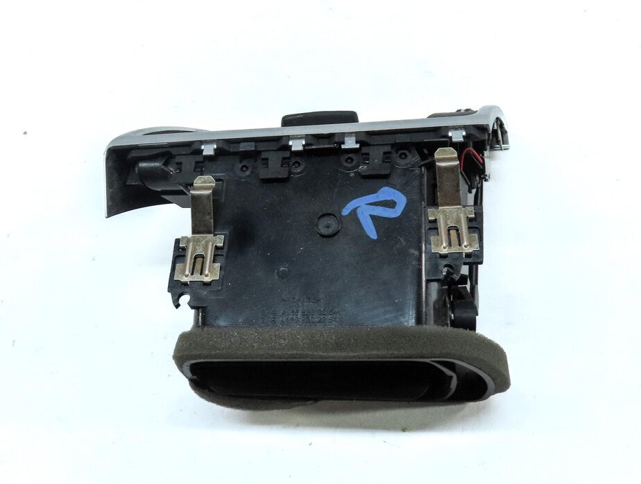 Thumbnail 4: 2013 MERCEDES GL450 (X166) FRONT RIGHT DASH HVAC A/C HEATER AIR VENT (BLACK)