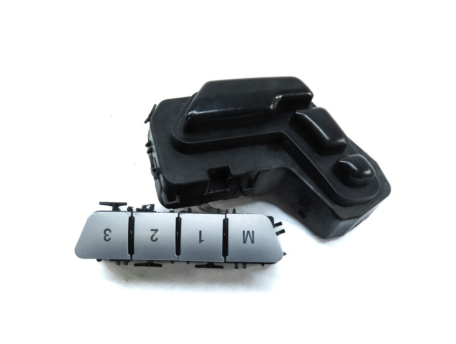 Thumbnail 4: 12-18 CLA G GL ML C117 W166 W242 W463 X166 FRONT LEFT DRIVER MEMORY SEAT SWITCH