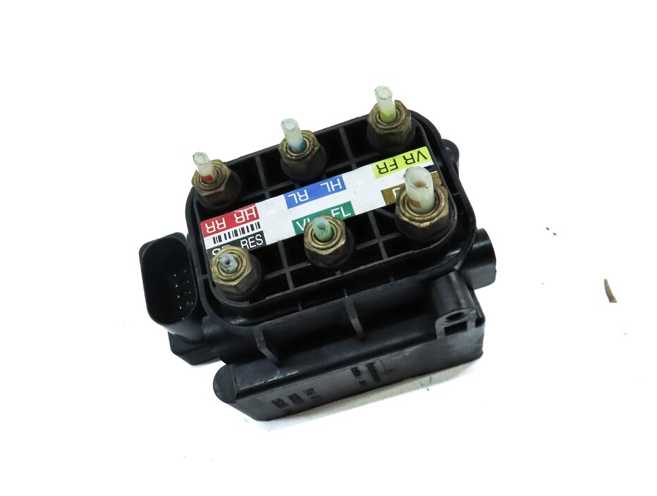 Thumbnail 3: 2013 MERCEDES GL450 (X166) AIR SUSPENSION VALVE BLOCK 2123200358