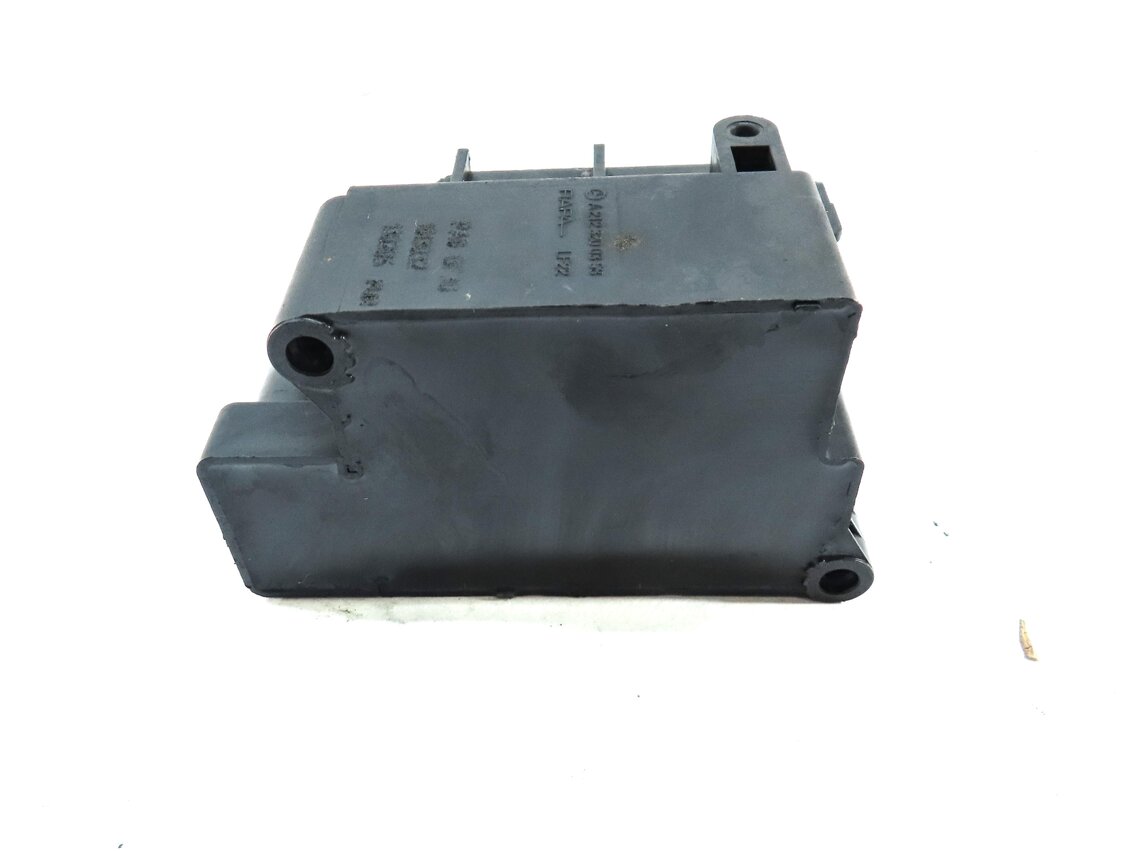 Thumbnail 5: 2013 MERCEDES GL450 (X166) AIR SUSPENSION VALVE BLOCK 2123200358
