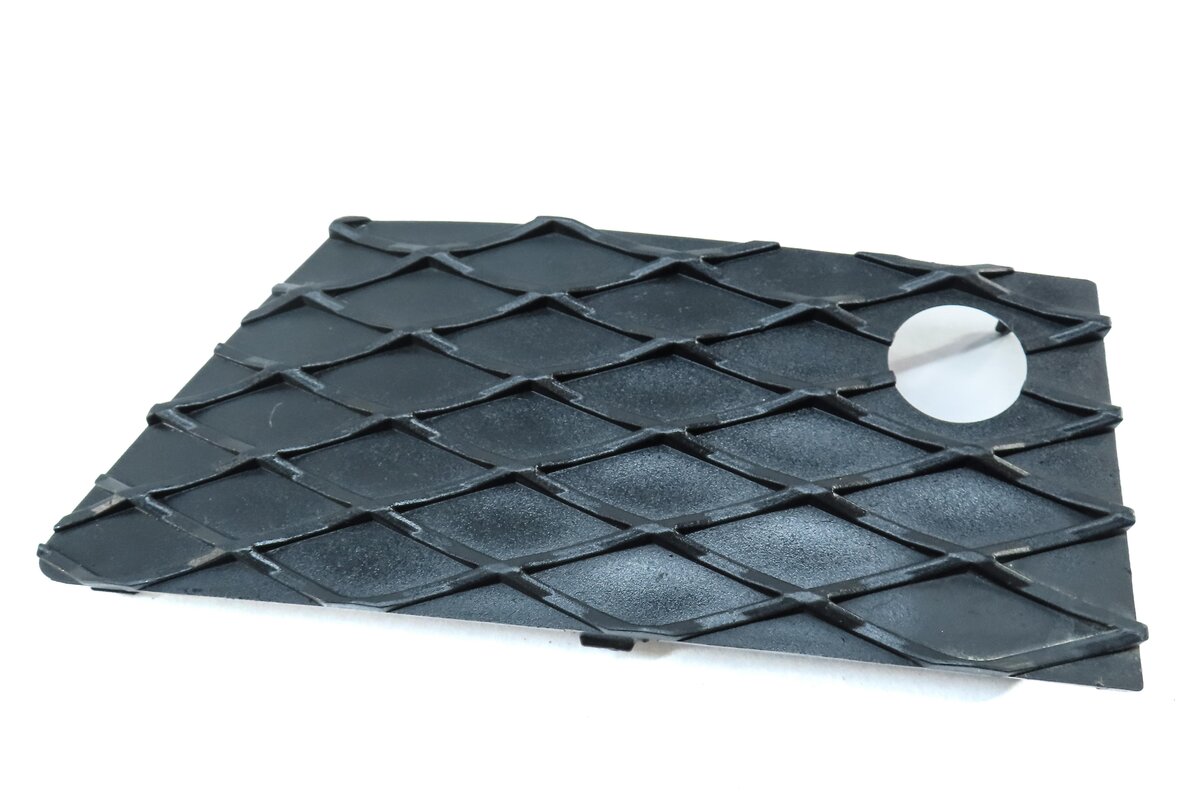 Thumbnail 4: 2013 MERCEDES GL450 (X166) FRONT RIGHT PASSENGER LOWER BUMPER GRILLE INSERT TRIM
