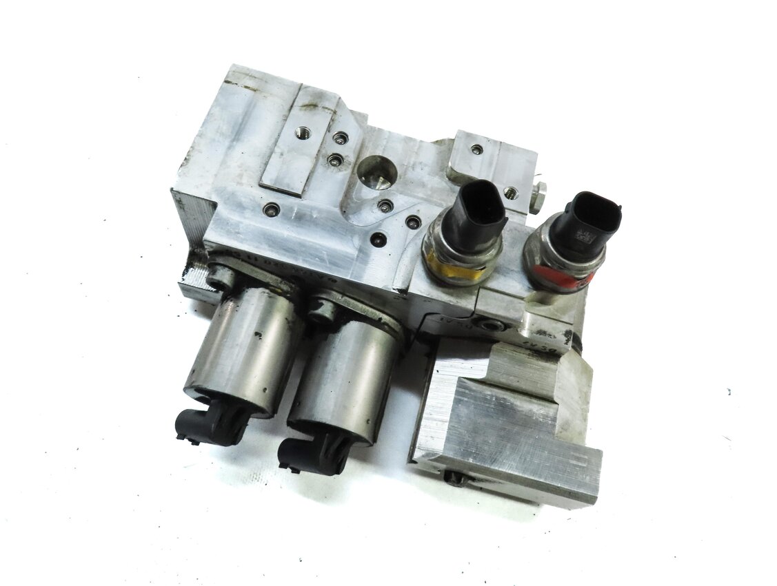 2013 MERCEDES GL450 X166 FRONT ACTIVE SWAY BARD HYDRAULIC VALVE BLOCK 1663201158
