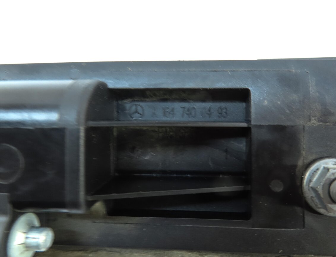 Thumbnail 7: 2008 MERCEDES ML CLASS (W164) REAR HATCH TRUNK HANDLE & LICENSE PLATE LIGHT TRIM