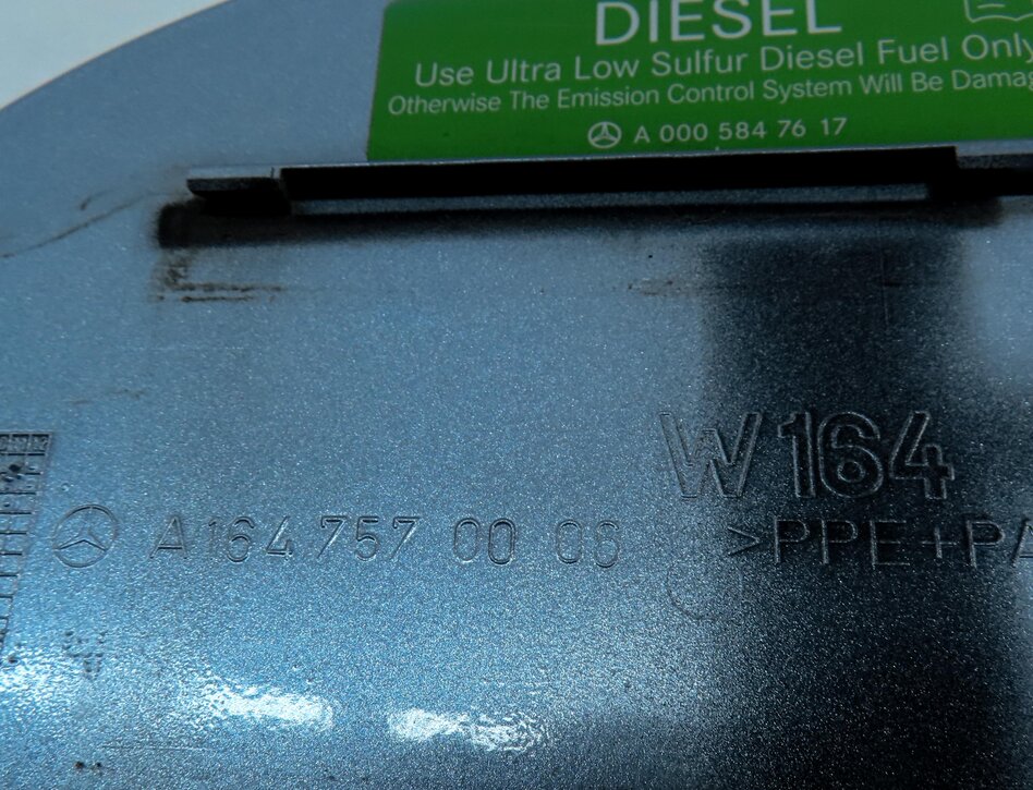 Thumbnail 6: 2006-2011 MERCEDES ML-CLASS (W164) FUEL TANK DOOR LID COVER TRIM (LASURITE BLUE)
