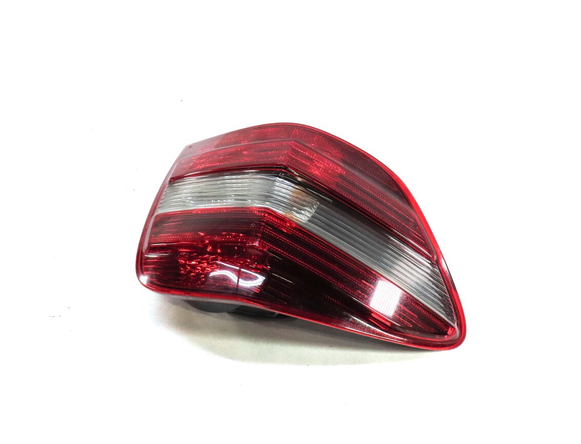 Thumbnail 1: 06-08 MERCEDES ML320 ML350 ML500 ML550 (W164) LEFT TAILLIGHT BRAKE LIGHT LAMP