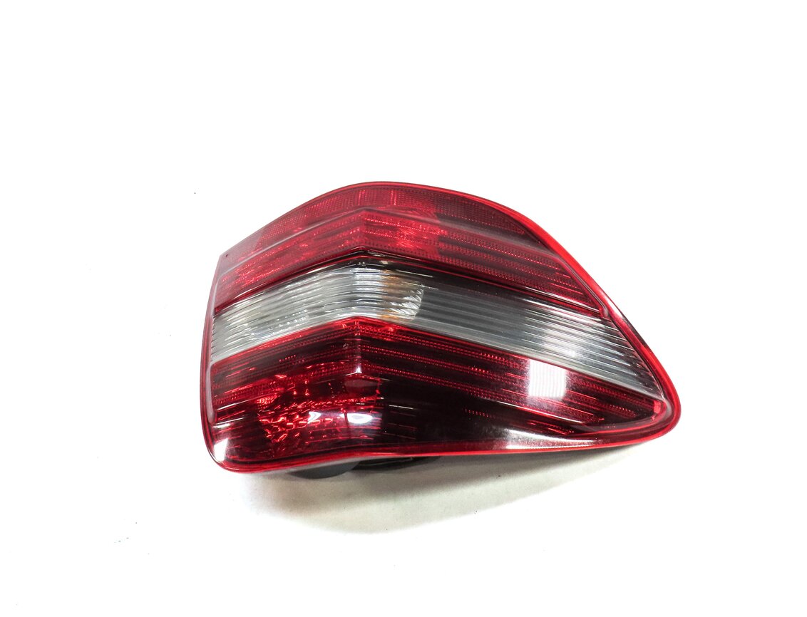 Thumbnail 3: 06-08 MERCEDES ML320 ML350 ML500 ML550 (W164) LEFT TAILLIGHT BRAKE LIGHT LAMP