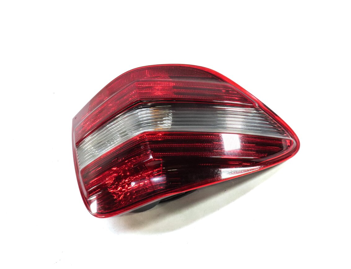 Thumbnail 4: 06-08 MERCEDES ML320 ML350 ML500 ML550 (W164) LEFT TAILLIGHT BRAKE LIGHT LAMP