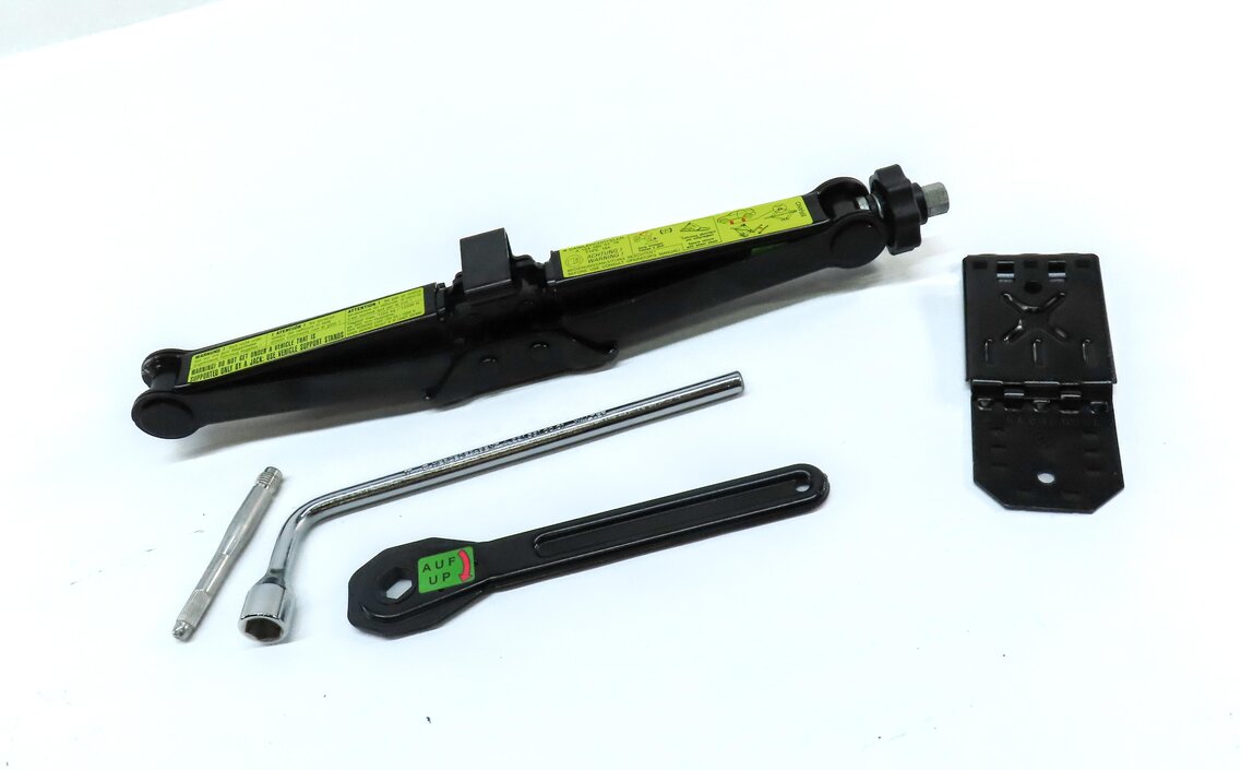 Thumbnail 3: 2008 MERCEDES ML CLASS (W164) SCISSOR JACK & TOOL KIT SET 5 (WRENCH CHALK ETC)