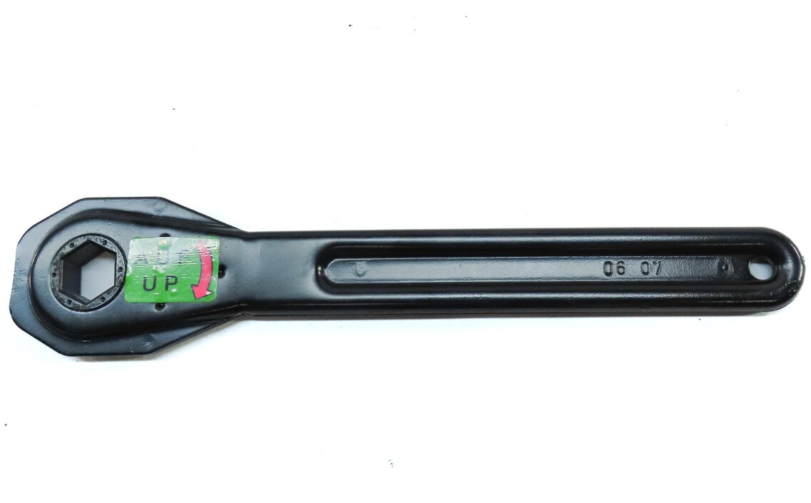 Thumbnail 6: 2008 MERCEDES ML CLASS (W164) SCISSOR JACK & TOOL KIT SET 5 (WRENCH CHALK ETC)