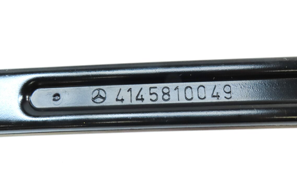 Thumbnail 7: 2008 MERCEDES ML CLASS (W164) SCISSOR JACK & TOOL KIT SET 5 (WRENCH CHALK ETC)