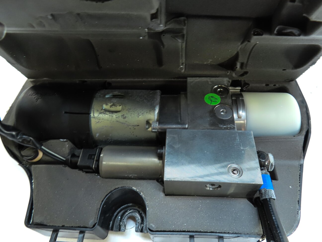 Thumbnail 10: 2006-2009 MERCEDES ML-CLASS (W164) REAR TRUNK LIFT MOTOR w/ RAM & LINES (4-PIN)