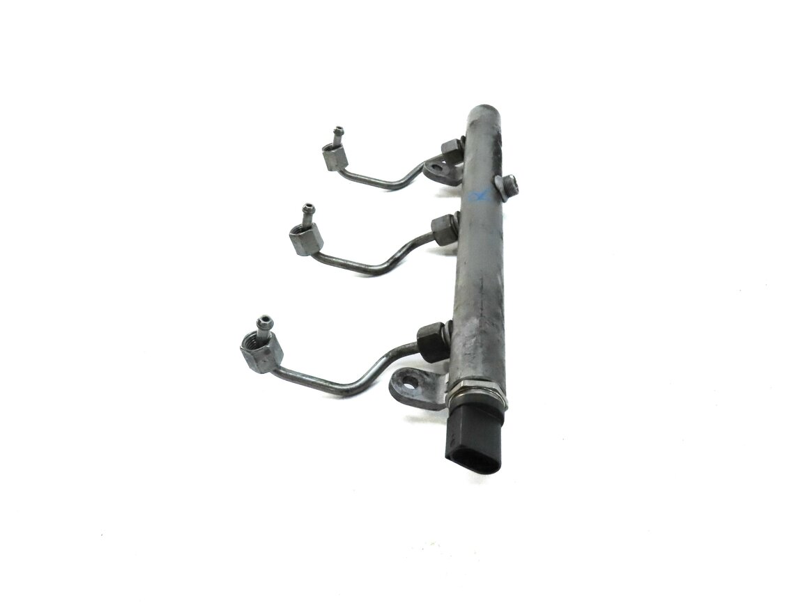 Thumbnail 6: 2008 MERCEDES ML CLASS (W164) 3.0L OM642 DIESEL ENGINE RIGHT FUEL RAIL w/ LINES