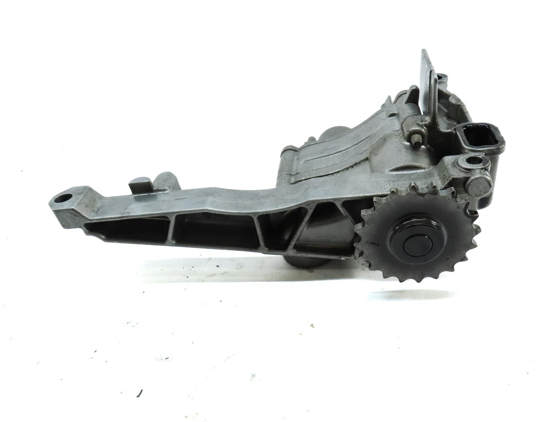 Thumbnail 3: 2008 MERCEDES ML CLASS (W164) 3.0L OM642 DIESEL ENGINE OIL PUMP 6421810647