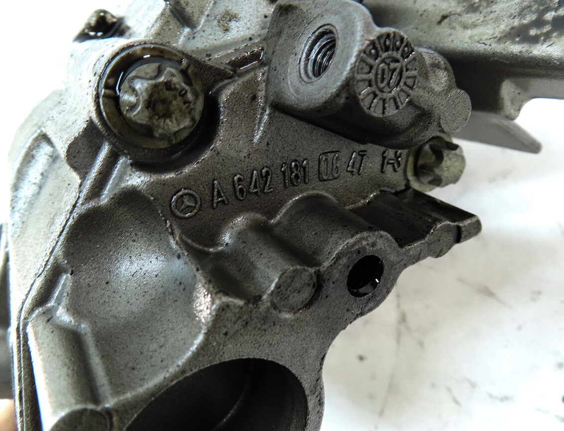 Thumbnail 7: 2008 MERCEDES ML CLASS (W164) 3.0L OM642 DIESEL ENGINE OIL PUMP 6421810647