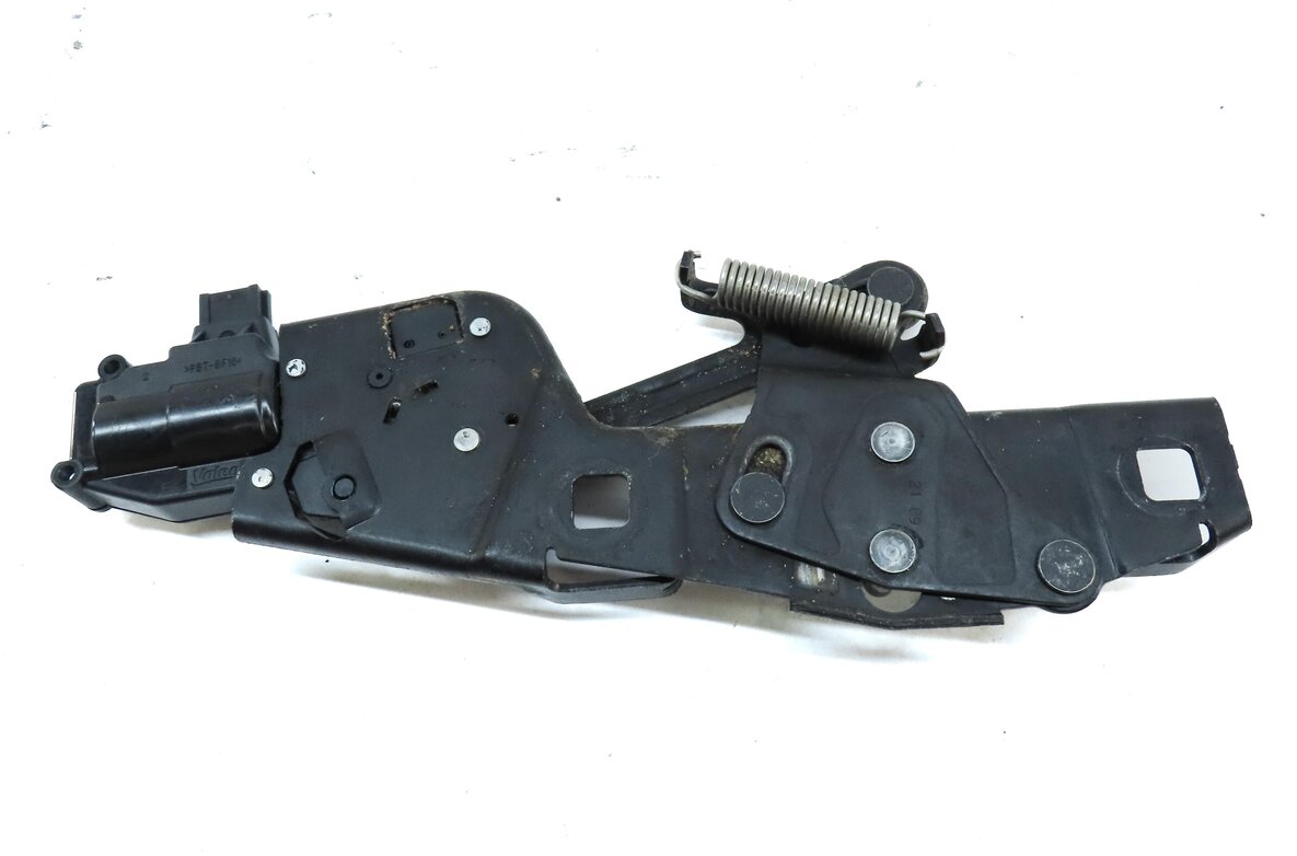Thumbnail 5: 2010 RANGE ROVER SPORT (L320) REAR TRUNK HATCH GATE LOWER STRIKER PLATE ACTUATOR