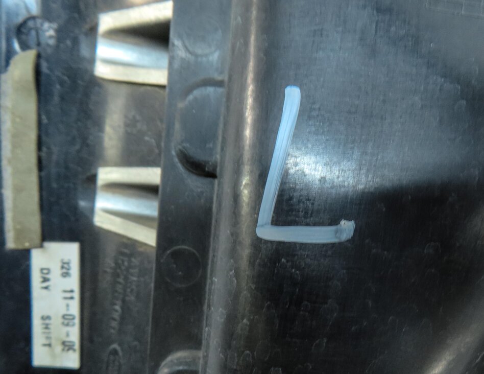 Thumbnail 6: 2010 RANGE ROVER SPORT (L320) FRONT LEFT DRIVER FENDER GRILLE TRIM AIR VENT GRAY