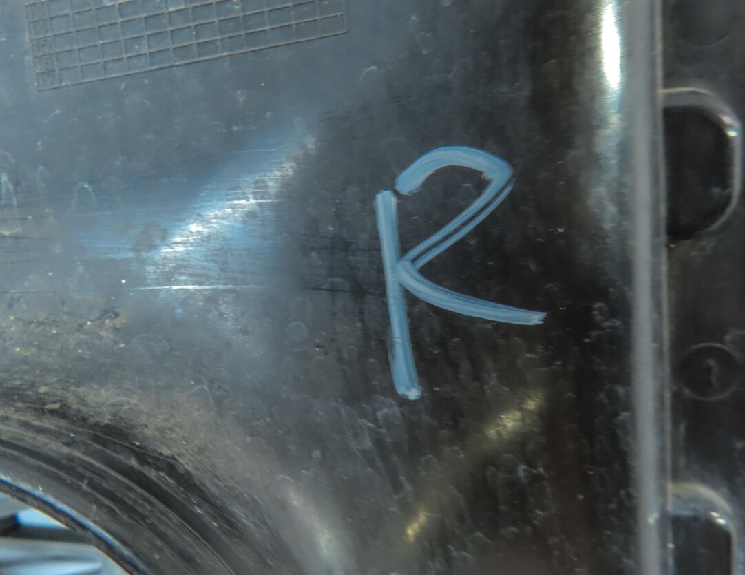 Thumbnail 6: 2010 RANGE ROVER SPORT (L320) FRONT RIGHT PASSENGER FENDER GRILLE TRIM AIR VENT
