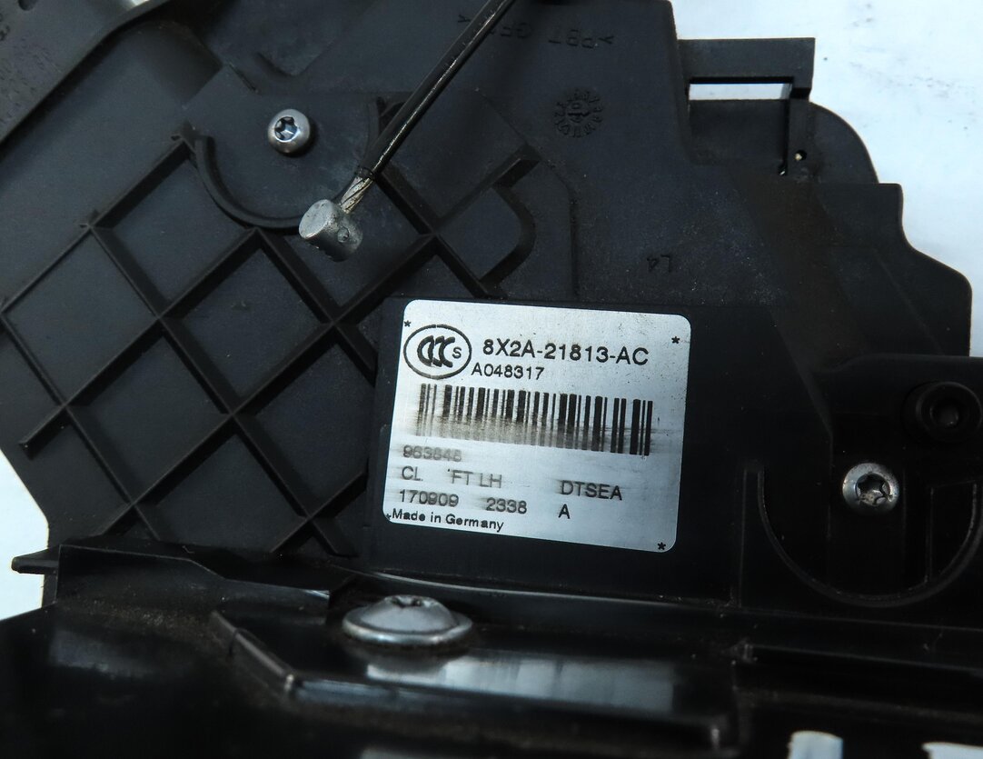 Thumbnail 7: 2010-2019 EVOQUE LR4 / RANGE ROVER SPORT (L320) LEFT FRONT PASSIVE DOOR LATCH