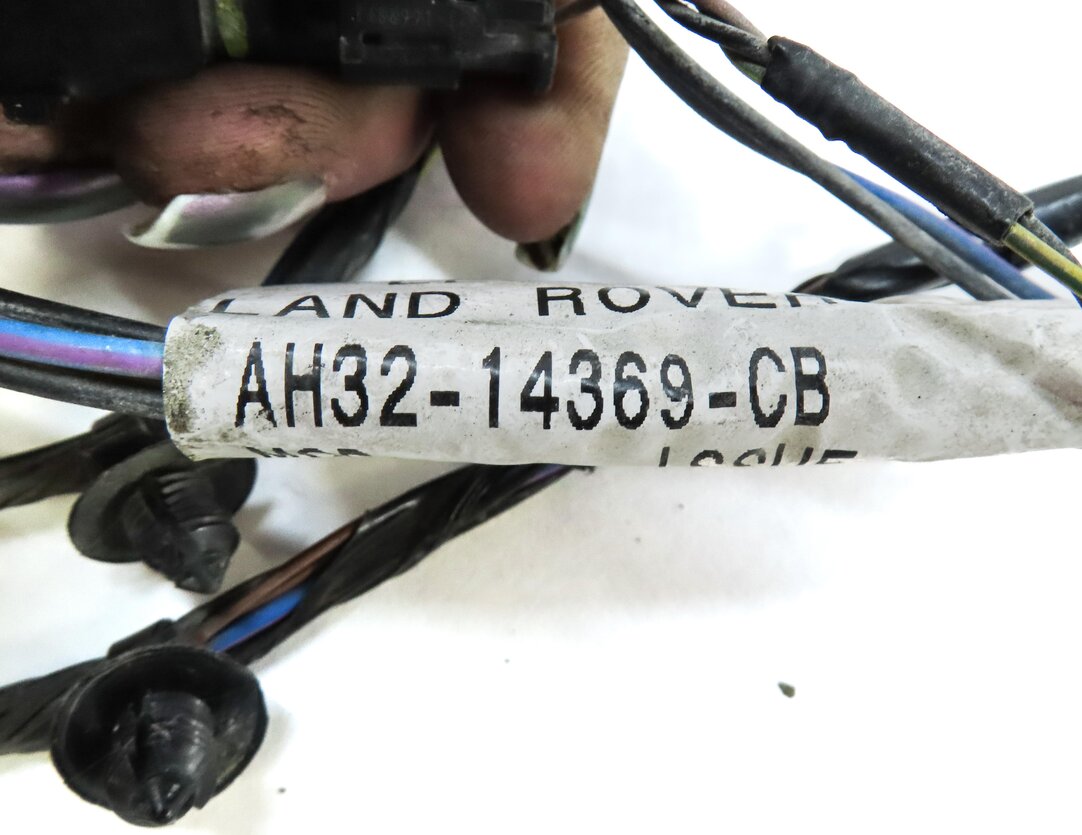 Thumbnail 5: 2010 RANGE ROVER SPORT (L320) FRONT PDC PARK SENSOR SET w/ HARNESS (BLACK)