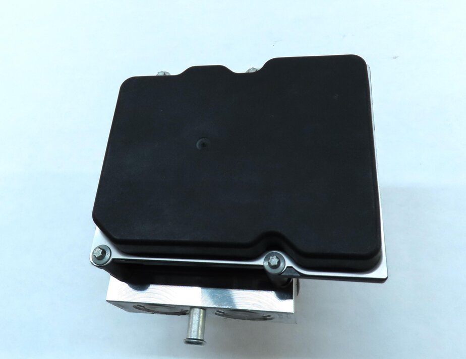 Thumbnail 5: 2010-2012 LAND ROVER LR4 RANGE ROVER SPORT (L320 L322) ABS BRAKE PUMP w/ MODULE
