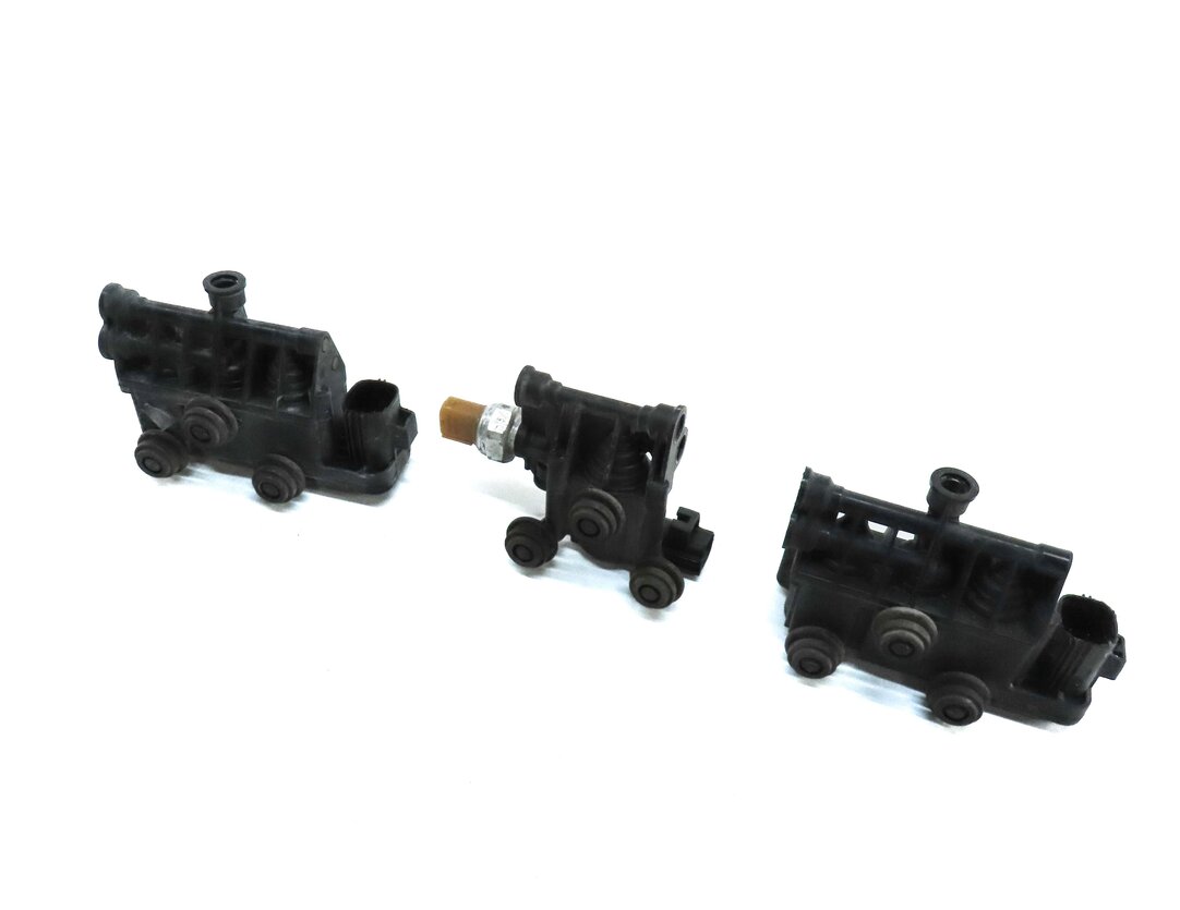 2010 RANGE ROVER SPORT (L320) FRONT & REAR AIR SUSPENSION VALVE BLOCK SET-3