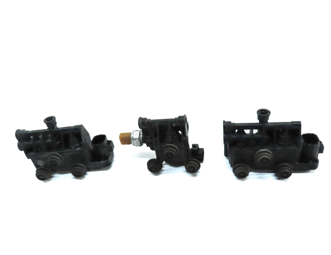Thumbnail 2: 2010 RANGE ROVER SPORT (L320) FRONT & REAR AIR SUSPENSION VALVE BLOCK SET-3