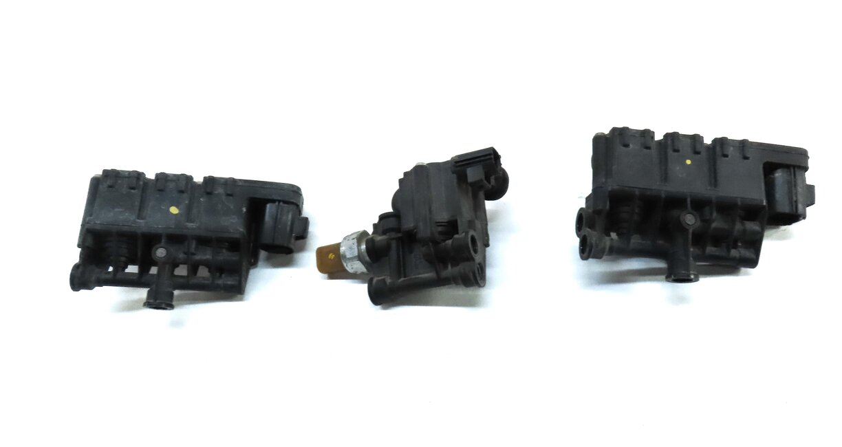 Thumbnail 4: 2010 RANGE ROVER SPORT (L320) FRONT & REAR AIR SUSPENSION VALVE BLOCK SET-3