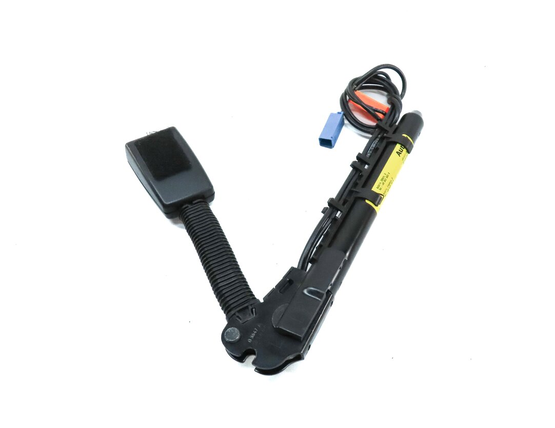 Thumbnail 4: 2008-2016 LR3 LR4 / RANGE ROVER SPORT (L320) LEFT FRONT DRIVER SEATBELT RECEIVER