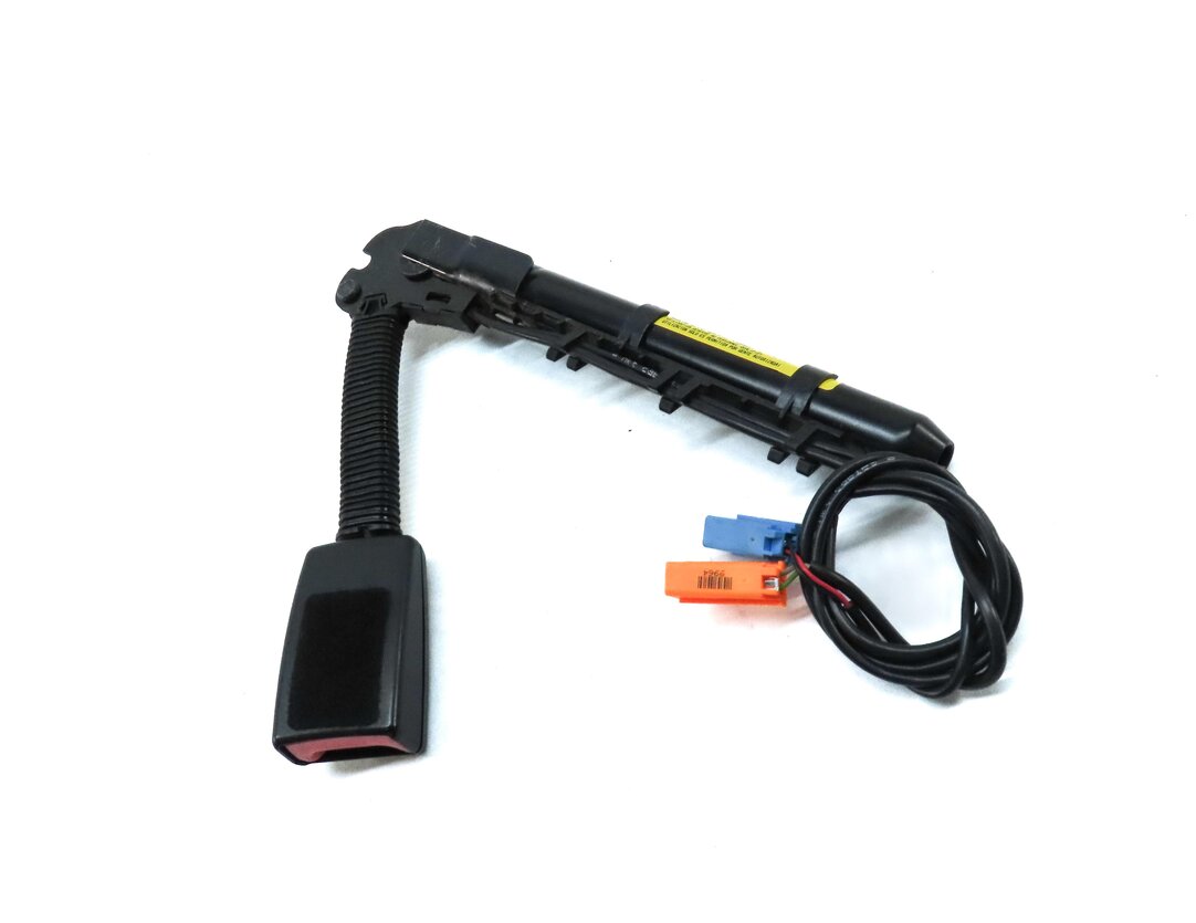 Thumbnail 3: 2008-2016 LR3 LR4 / RANGE ROVER SPORT (L320) RIGHT PASSENGER SEATBELT RECEIVER