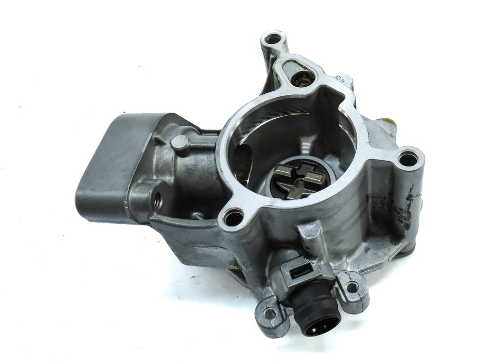 Thumbnail 2: 2015-2017 AUDI A3 S3 (8V) 1.8T / 2.0T TURBO MOTOR ENGINE BRAKE VACUUM PUMP