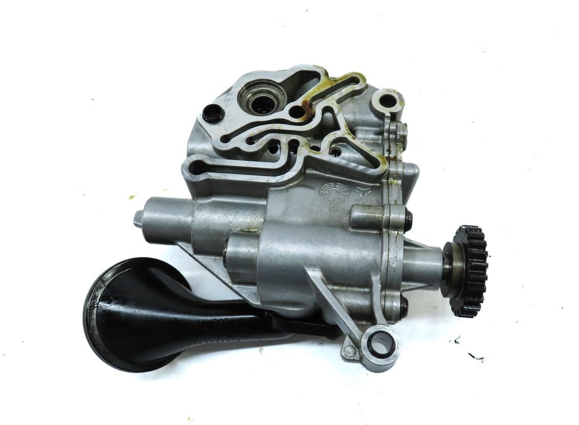 Thumbnail 7: 2015 AUDI A3 (8V) 2.0L TURBO CNTC ENGINE OIL PUMP w/ PICKUP TUBE 06H115105