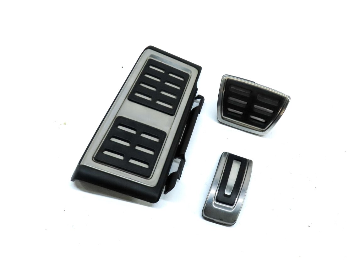2015 AUDI A3 (8V) FRONT LEFT GAS BREAK & DEAD PEDAL COVER TRIM (BLACK & SILVER)