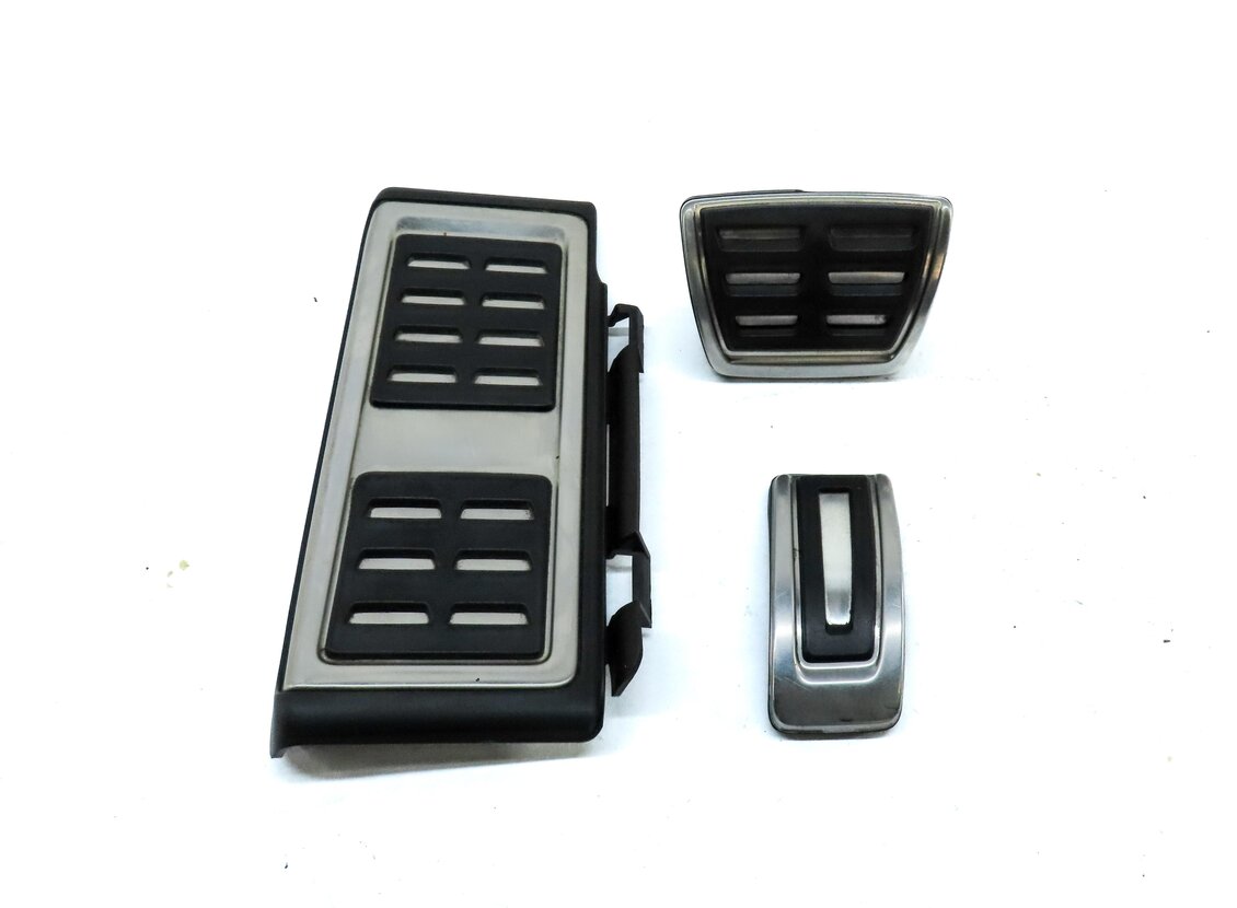 Thumbnail 2: 2015 AUDI A3 (8V) FRONT LEFT GAS BREAK & DEAD PEDAL COVER TRIM (BLACK & SILVER)