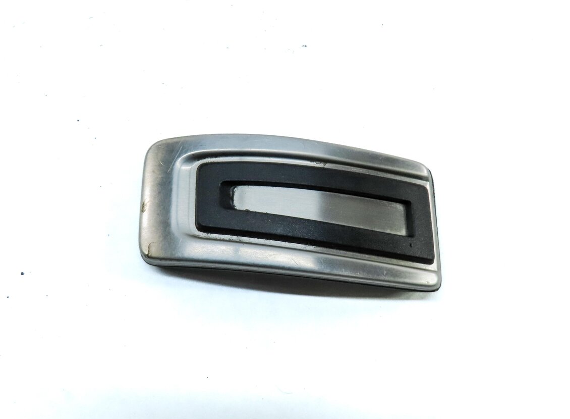 Thumbnail 4: 2015 AUDI A3 (8V) FRONT LEFT GAS BREAK & DEAD PEDAL COVER TRIM (BLACK & SILVER)