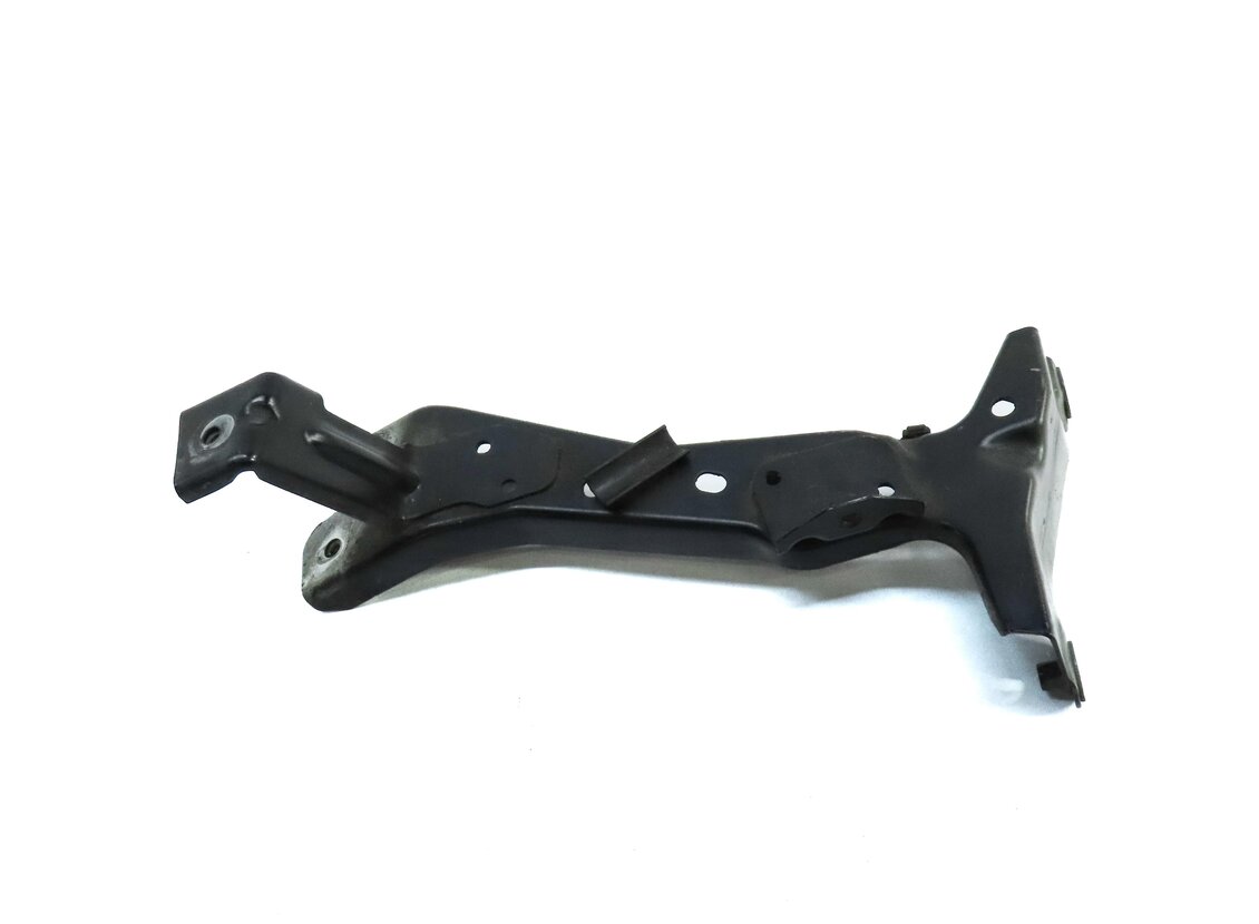 Thumbnail 4: 2015 AUDI A3 (8V) FRONT LEFT DRIVER SIDE FENDER MOUNT BRACKET GUIDE (BLACK)