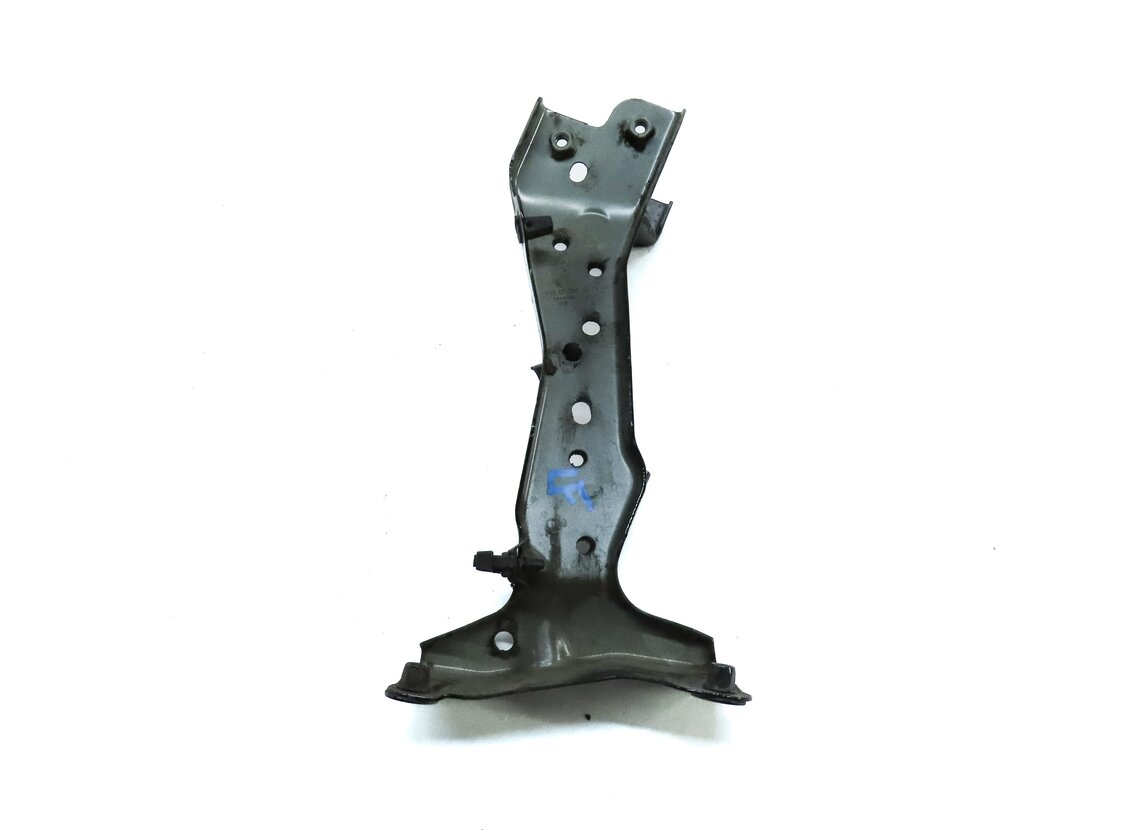 Thumbnail 5: 2015 AUDI A3 (8V) FRONT LEFT DRIVER SIDE FENDER MOUNT BRACKET GUIDE (BLACK)