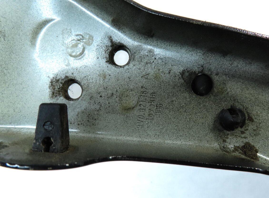 Thumbnail 8: 2015 AUDI A3 (8V) FRONT LEFT DRIVER SIDE FENDER MOUNT BRACKET GUIDE (BLACK)