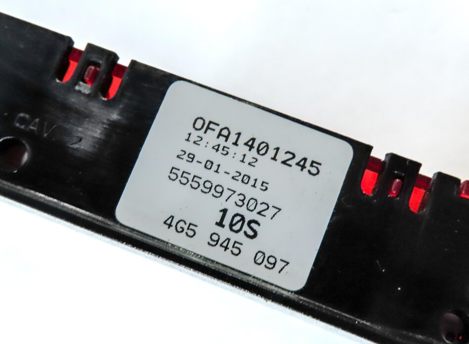 Thumbnail 7: 2015 AUDI A3 (8V) REAR HATCH TRUNK UPPER CENTER THIRD TAILLIGHT BRAKE LIGHT LAMP