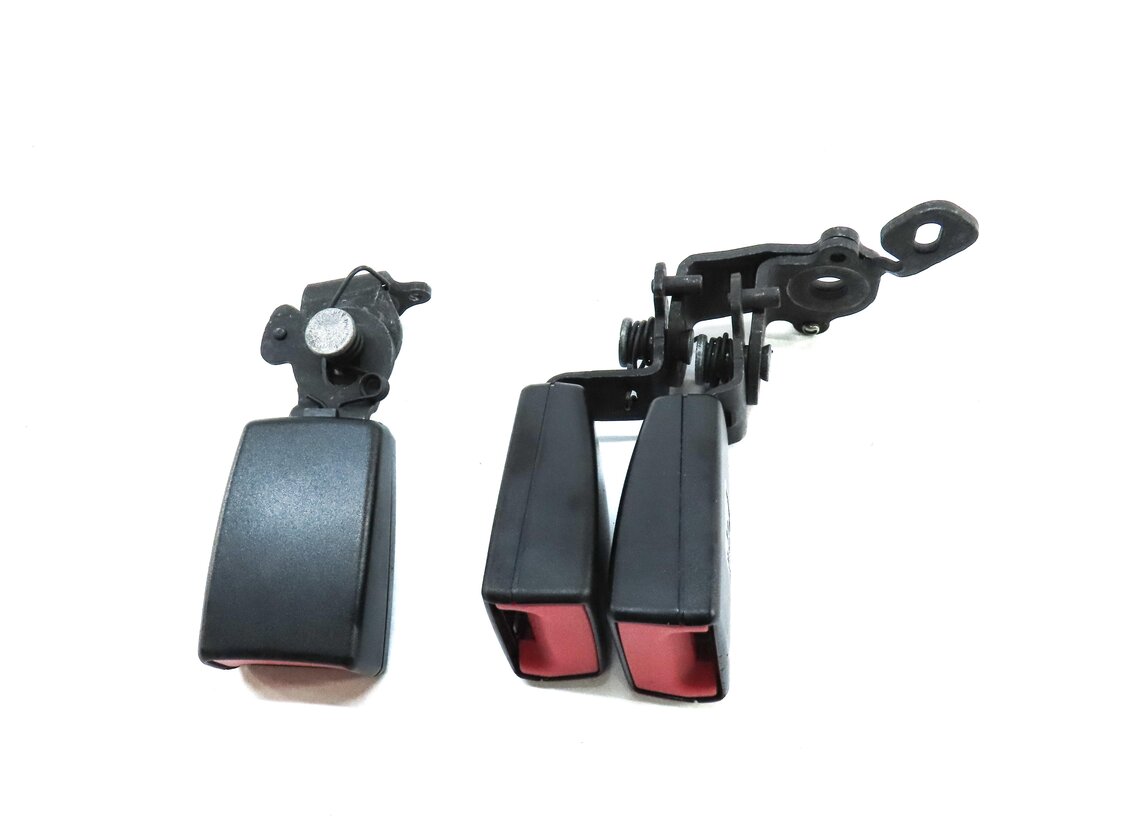 Thumbnail 2: 2015 AUDI A3 (8V) REAR LEFT RIGHT & CENTER SEATBELT BUCKLE RECEIVER SET3 (BLACK)