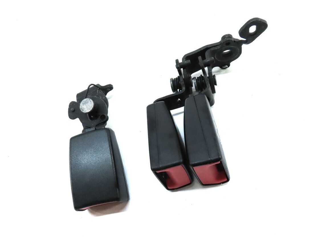 Thumbnail 3: 2015 AUDI A3 (8V) REAR LEFT RIGHT & CENTER SEATBELT BUCKLE RECEIVER SET3 (BLACK)