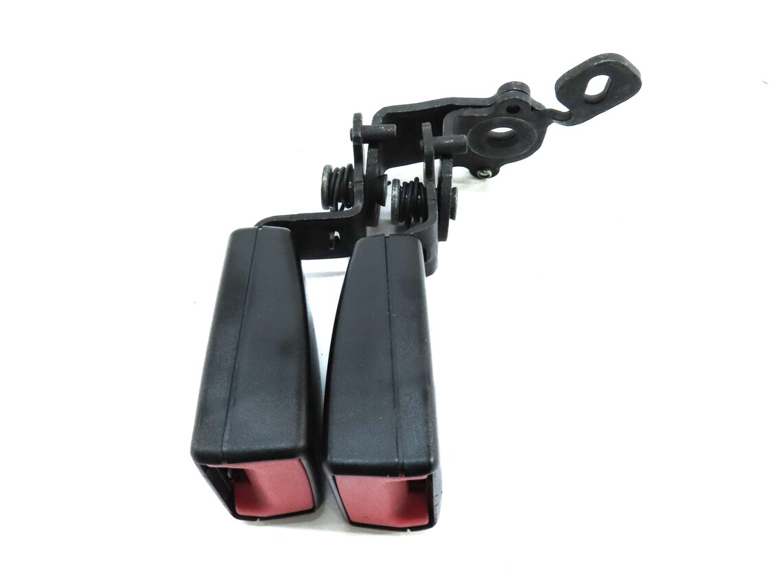 Thumbnail 7: 2015 AUDI A3 (8V) REAR LEFT RIGHT & CENTER SEATBELT BUCKLE RECEIVER SET3 (BLACK)