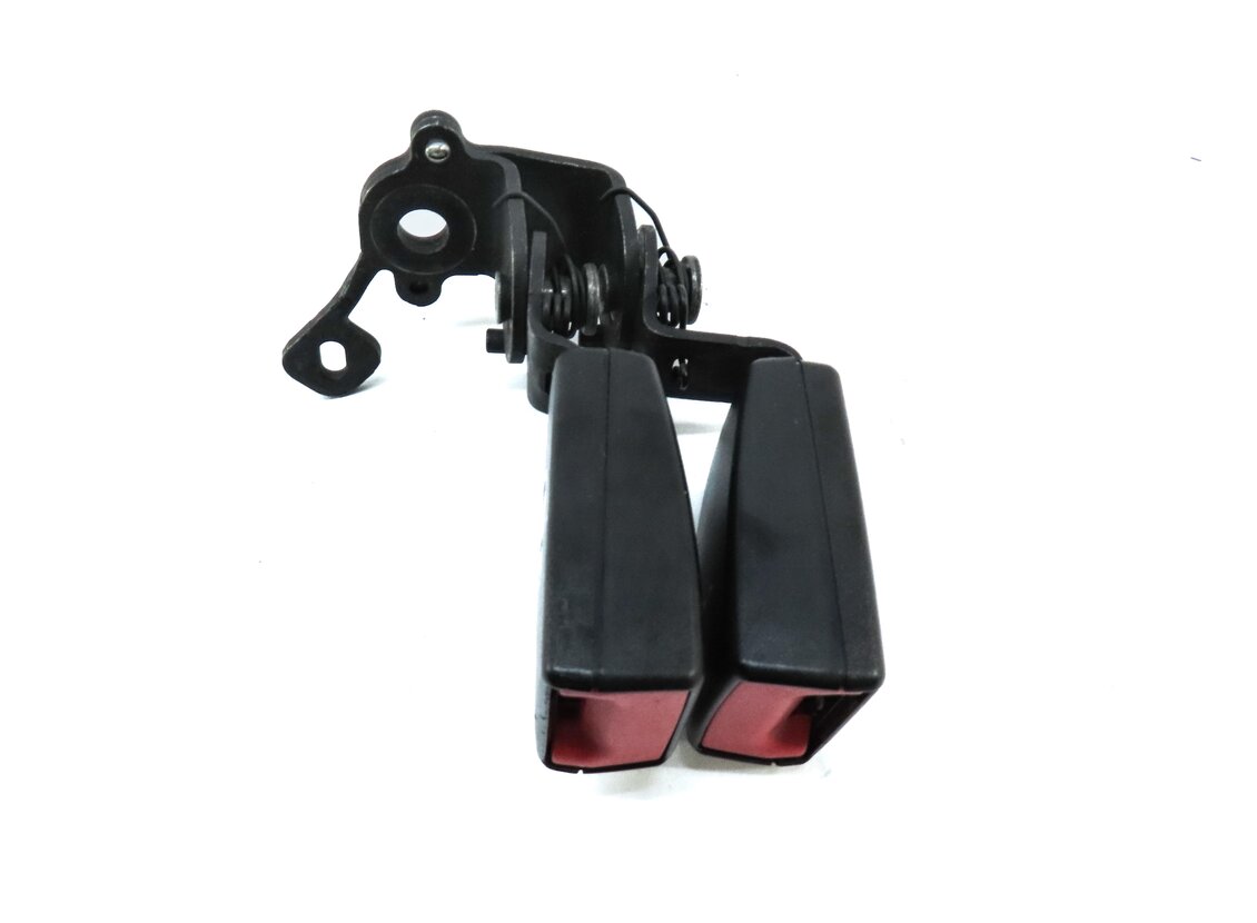 Thumbnail 9: 2015 AUDI A3 (8V) REAR LEFT RIGHT & CENTER SEATBELT BUCKLE RECEIVER SET3 (BLACK)