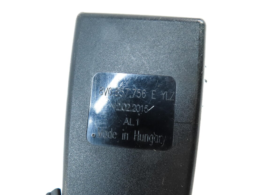 Thumbnail 6: 2015-2018 AUDI A3 S3 RS3 (8V) RIGHT FRONT PASSENGER SEATBELT BUCKLE RECEIVER