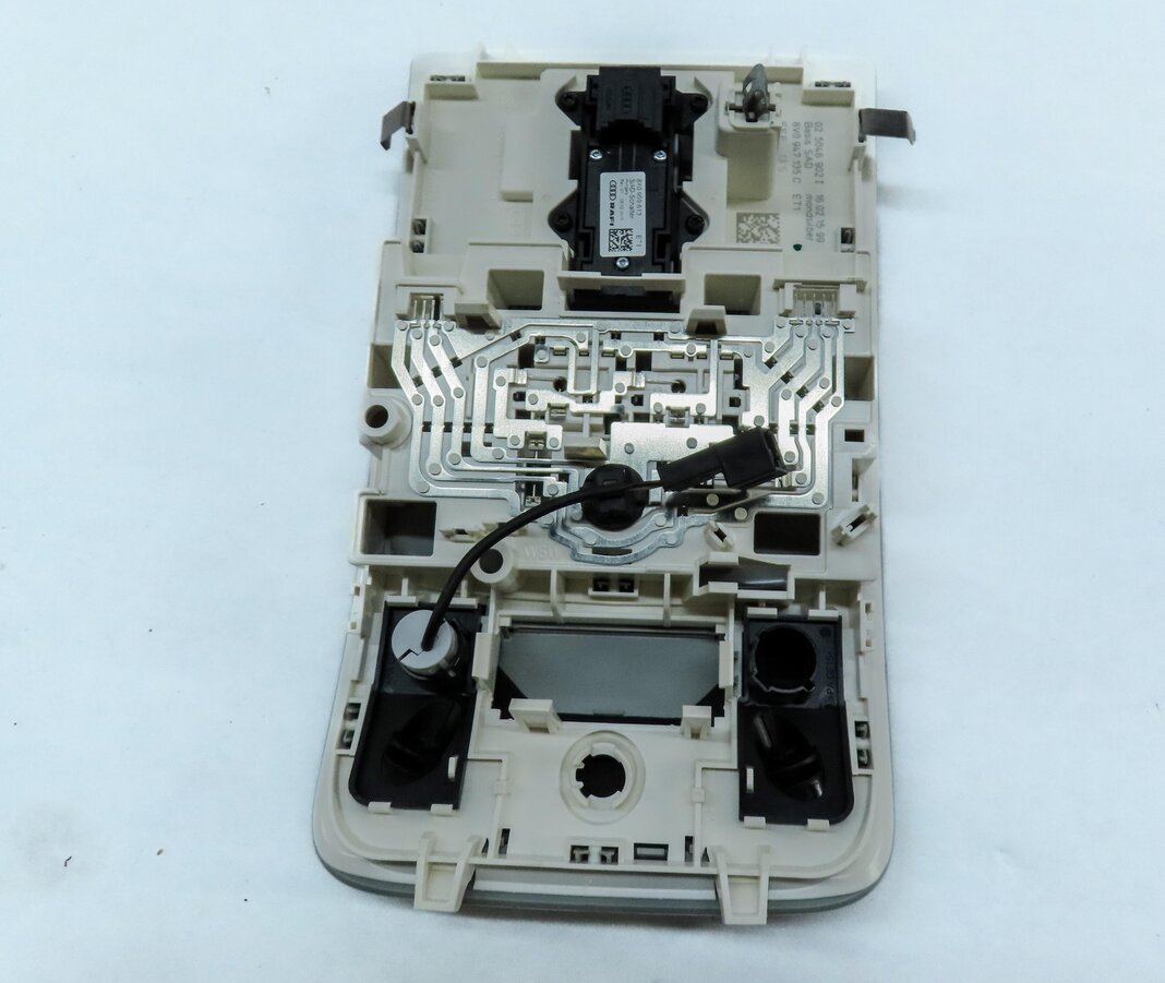 Thumbnail 5: 2015 AUDI A3 (8V) FRONT CENTER ROOF DOMELIGHT DOME LIGHT LAMP (GRAY) 8V0947135C