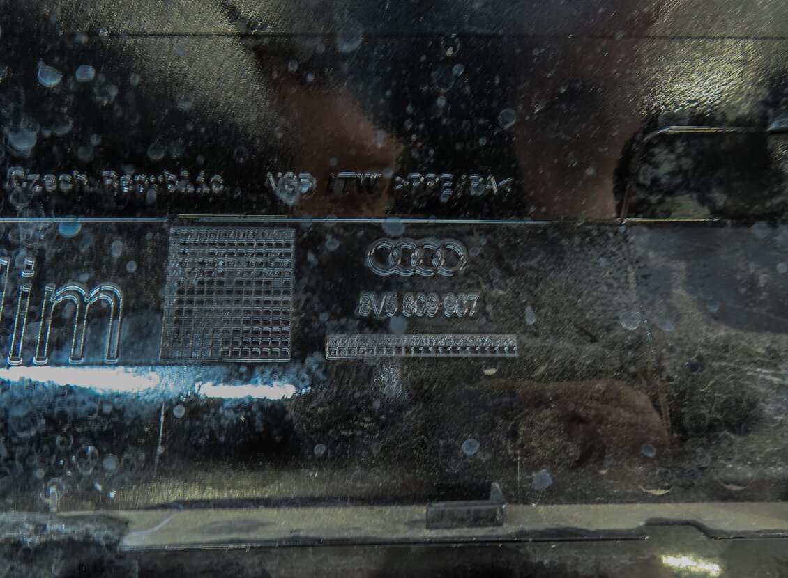 Thumbnail 6: 2015-2018 AUDI A3 S3 (8V) FUEL TANK FILLER GAS TANK DOOR (BRILLIANT BLACK)