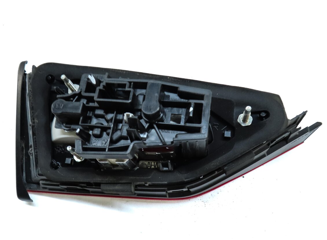Thumbnail 4: 2015-2016 AUDI A3 S3 (8V) SEDAN CONVERTIBLE RIGHT INNER LED TAILLIGHT LIGHT LAMP