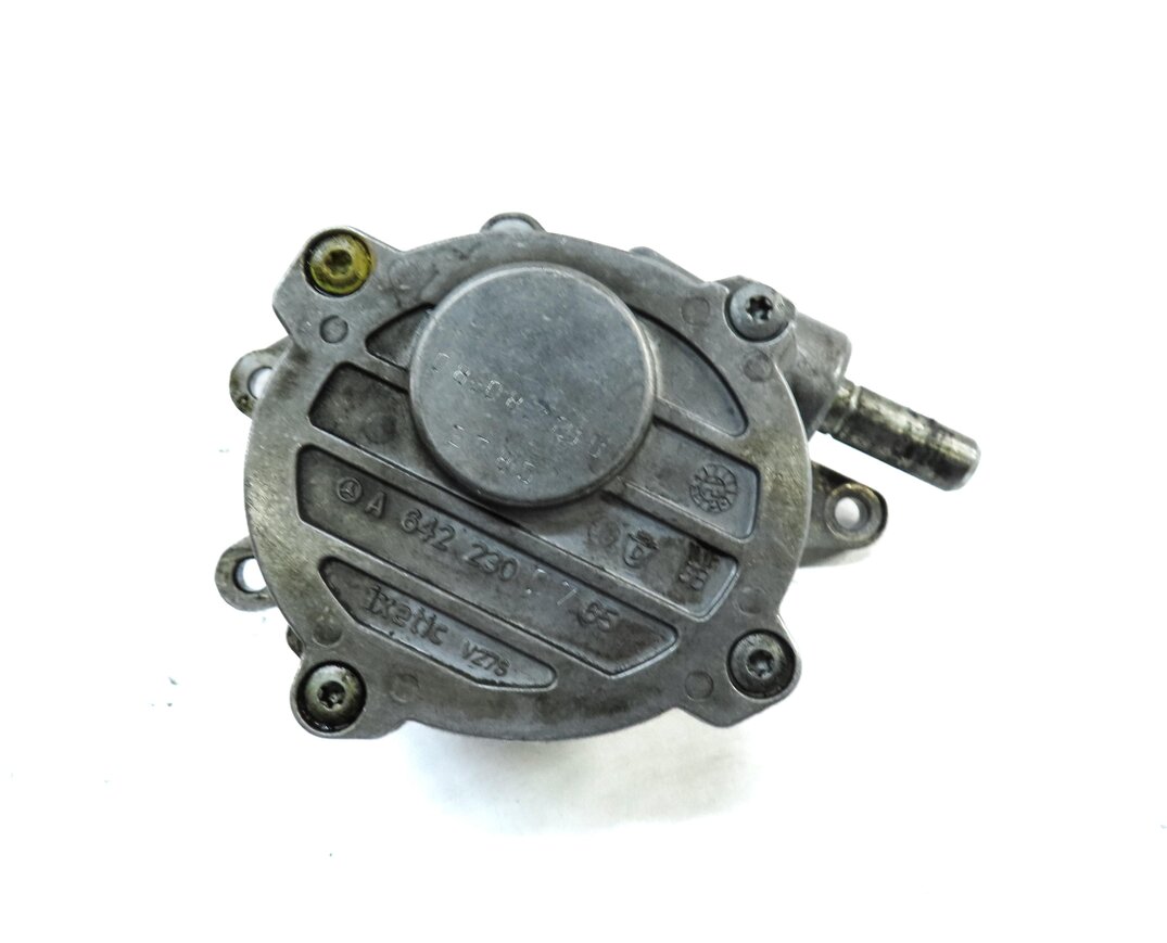 Thumbnail 4: 2012-2017 MERCEDES GL350 GLE350D GLS350D ML350 (W166 X166) DIESEL - VACUUM PUMP