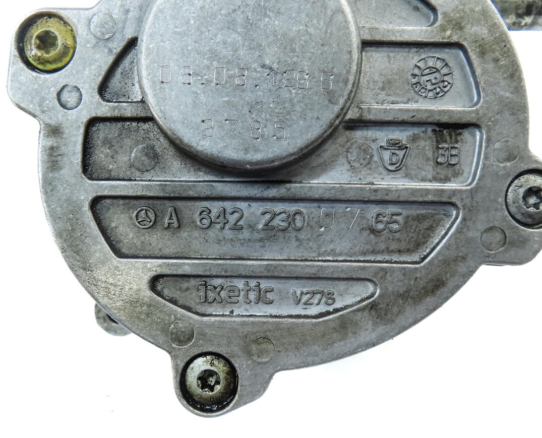 Thumbnail 5: 2012-2017 MERCEDES GL350 GLE350D GLS350D ML350 (W166 X166) DIESEL - VACUUM PUMP