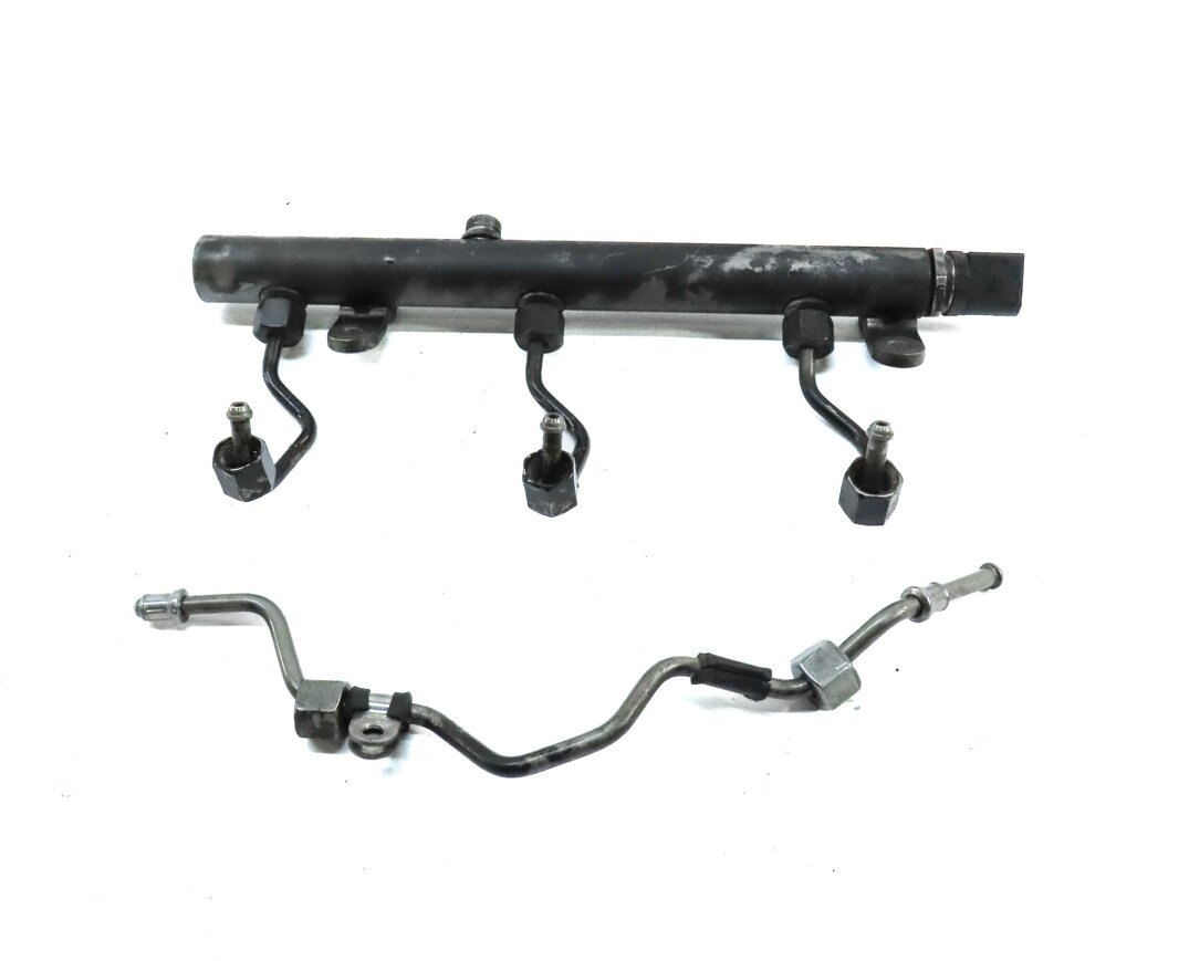 Thumbnail 2: 2013 MERCEDES ML350 (W166) 3.0L OM642 DIESEL ENGINE LEFT FUEL RAIL w/ LINES