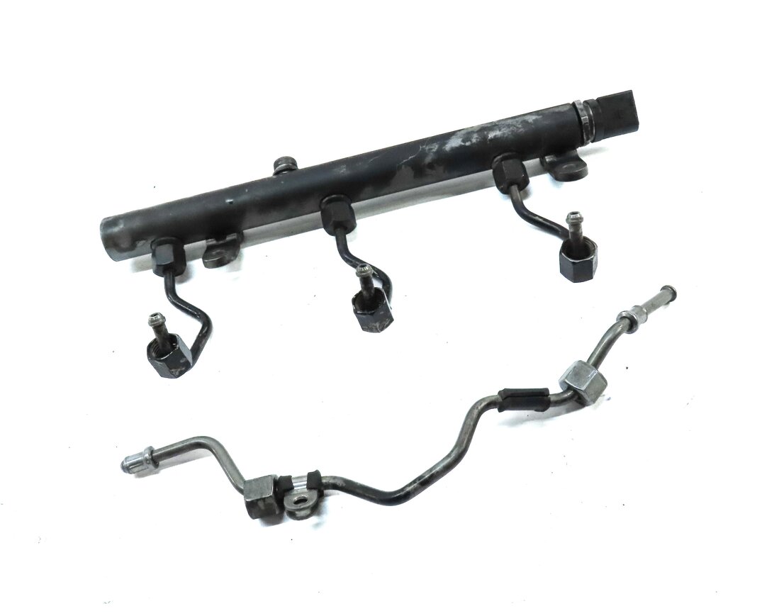 Thumbnail 3: 2013 MERCEDES ML350 (W166) 3.0L OM642 DIESEL ENGINE LEFT FUEL RAIL w/ LINES